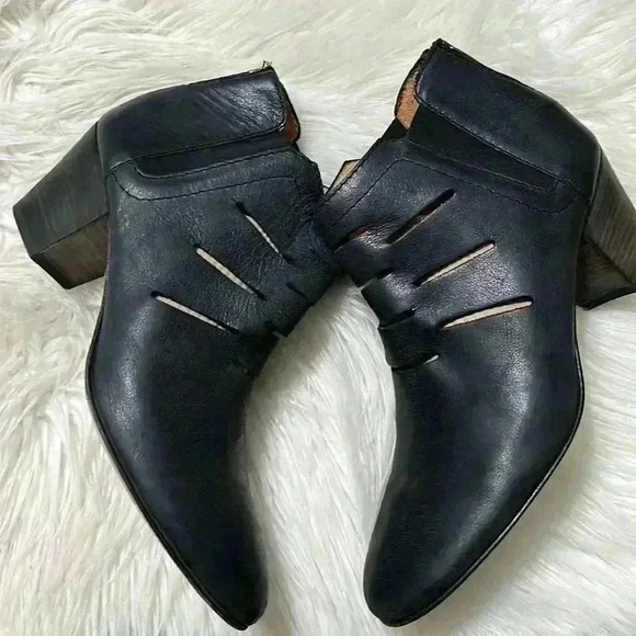 Aquatalia by Marvin K Freida Ankle Leather Cutout Boots - Picture 4 of 8